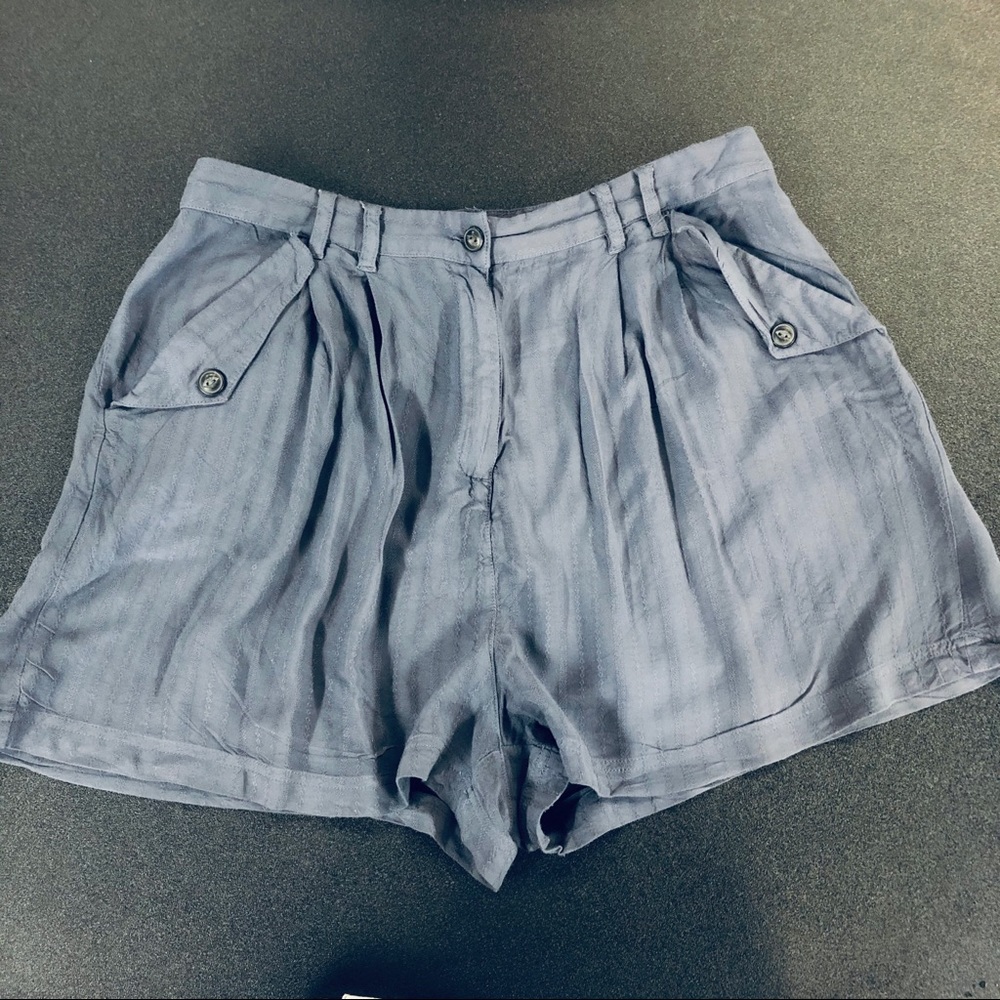 Urban Outfitters High Waisted pleat detail shorts - Picture 1 of 6
